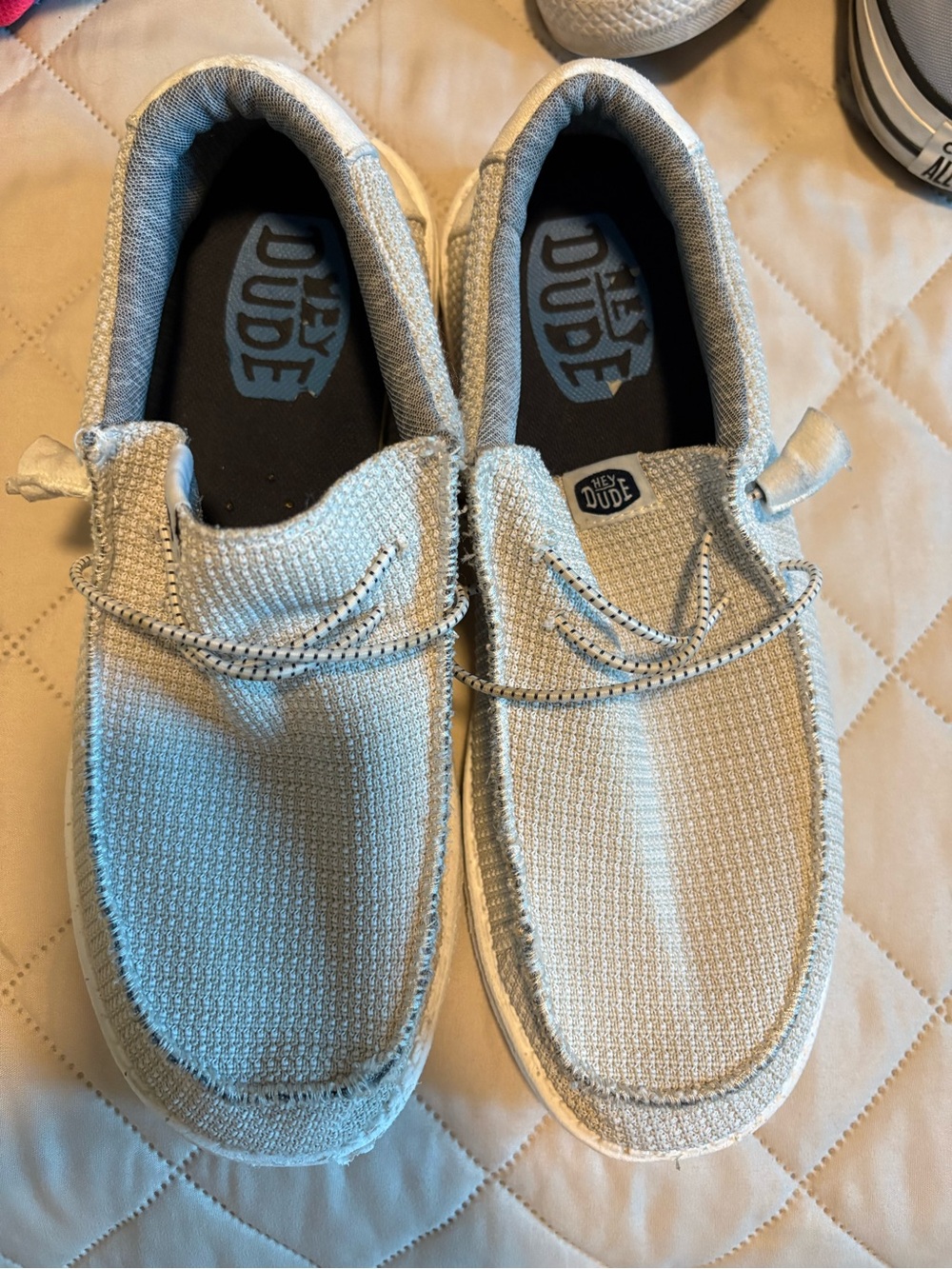 Hey Dude Men's Slip-On Loafers in Light Gray and Cream Knit